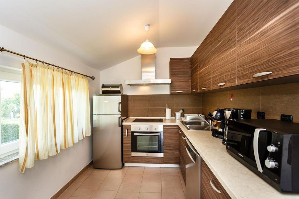 Premium Apartment Near Center And Beach With Parking Кърк Екстериор снимка
