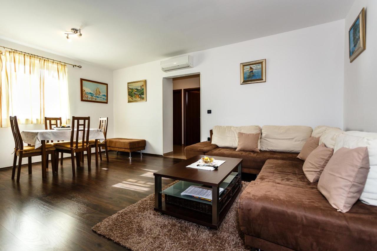 Premium Apartment Near Center And Beach With Parking Кърк Екстериор снимка