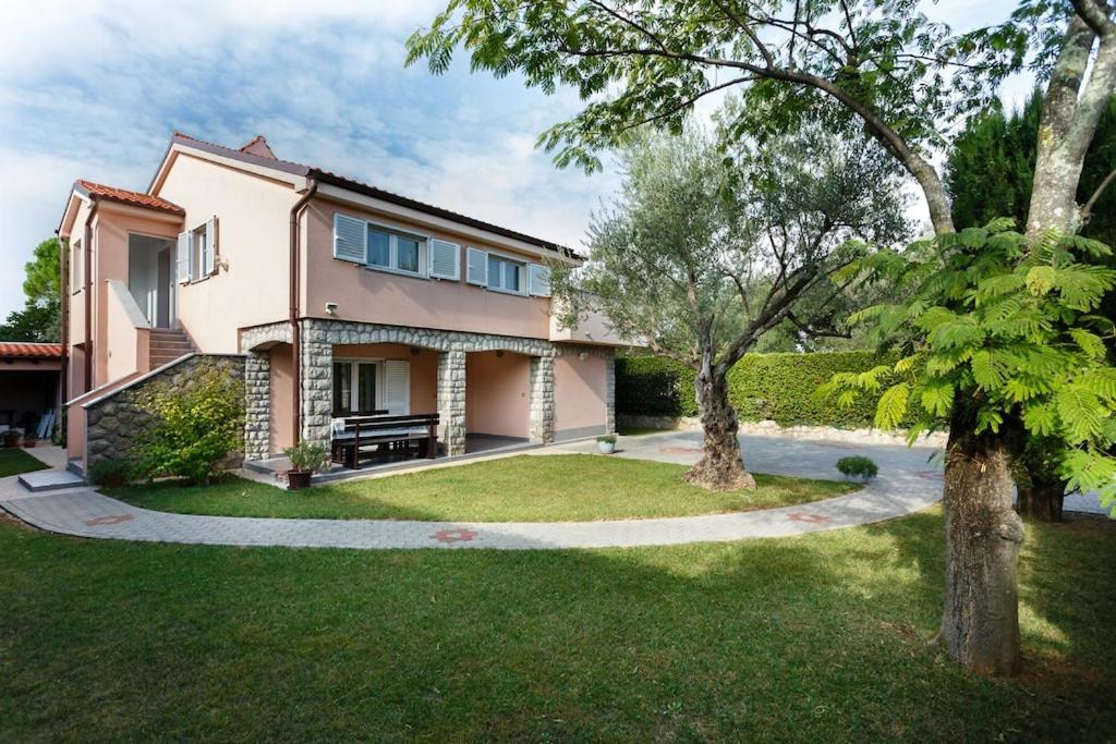 Premium Apartment Near Center And Beach With Parking Кърк Екстериор снимка