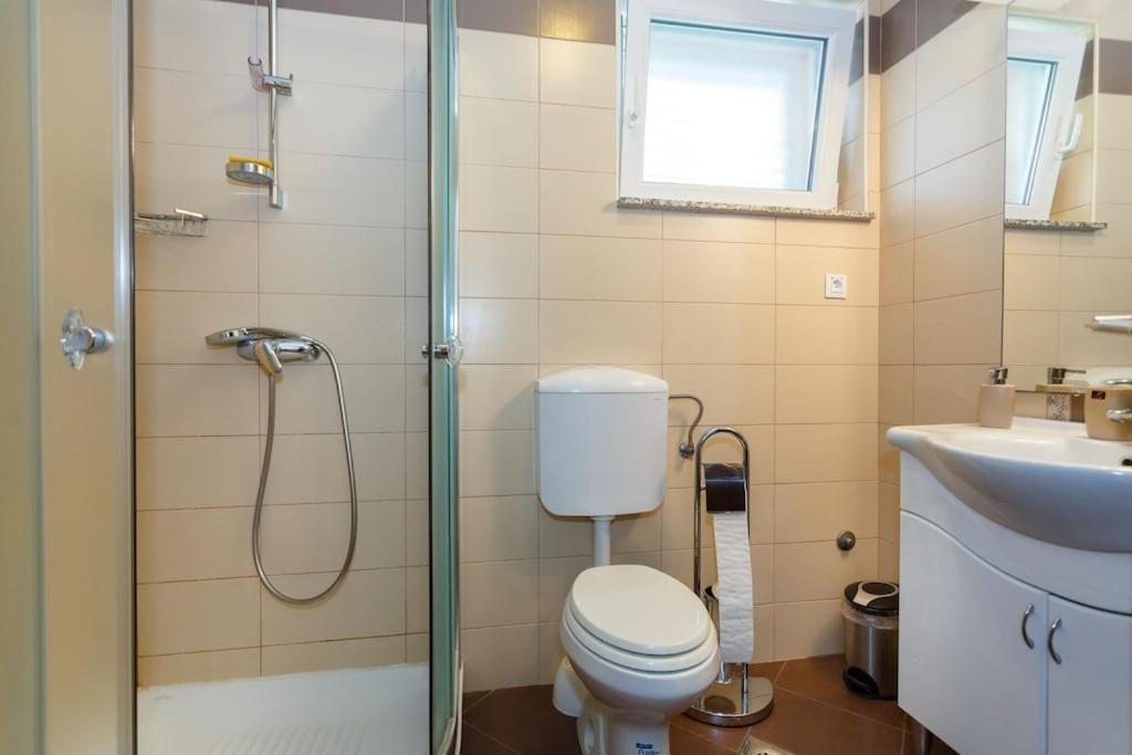 Premium Apartment Near Center And Beach With Parking Кърк Екстериор снимка