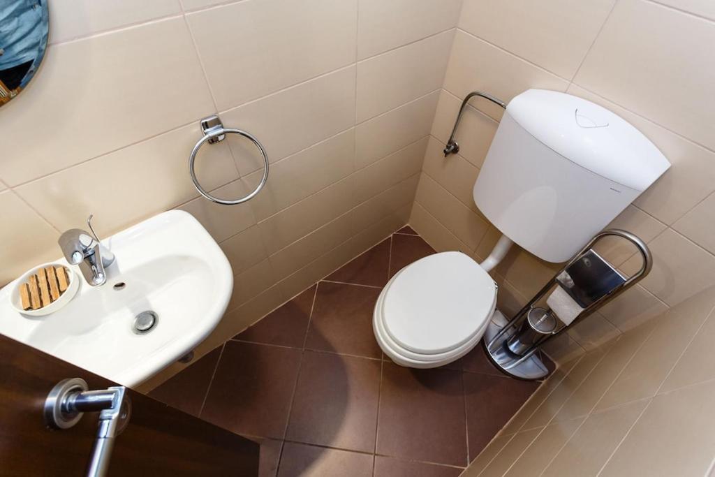 Premium Apartment Near Center And Beach With Parking Кърк Екстериор снимка