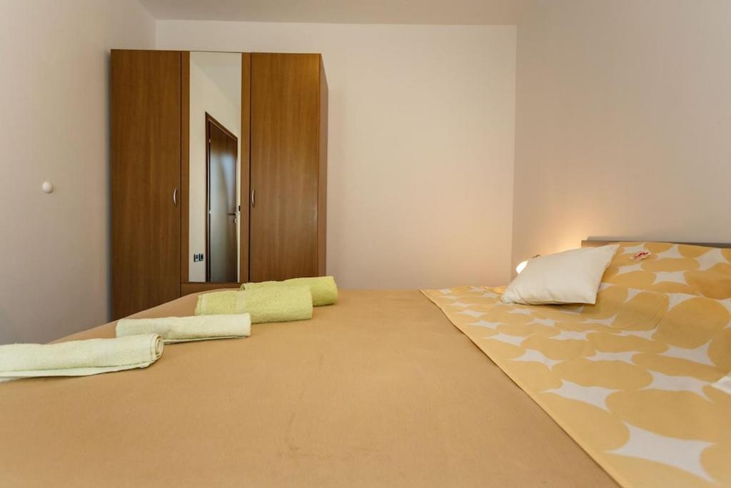 Premium Apartment Near Center And Beach With Parking Кърк Екстериор снимка